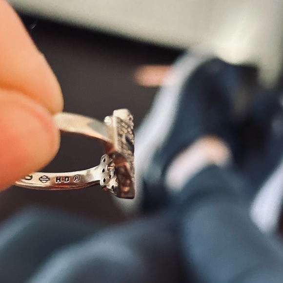 Harley 9.25 sterling with either white sapphire stones or white topaz stones. - Picture 6 of 10